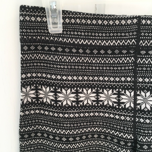 Akini 0merinowool Snowflake Print 